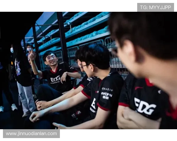 《聚焦电竞赛事热潮 揭秘职业选手训练与比赛背后的不为人知的故事》